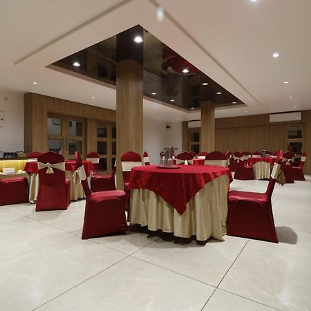 Hotel Yatri Nagpur Exteriör bild