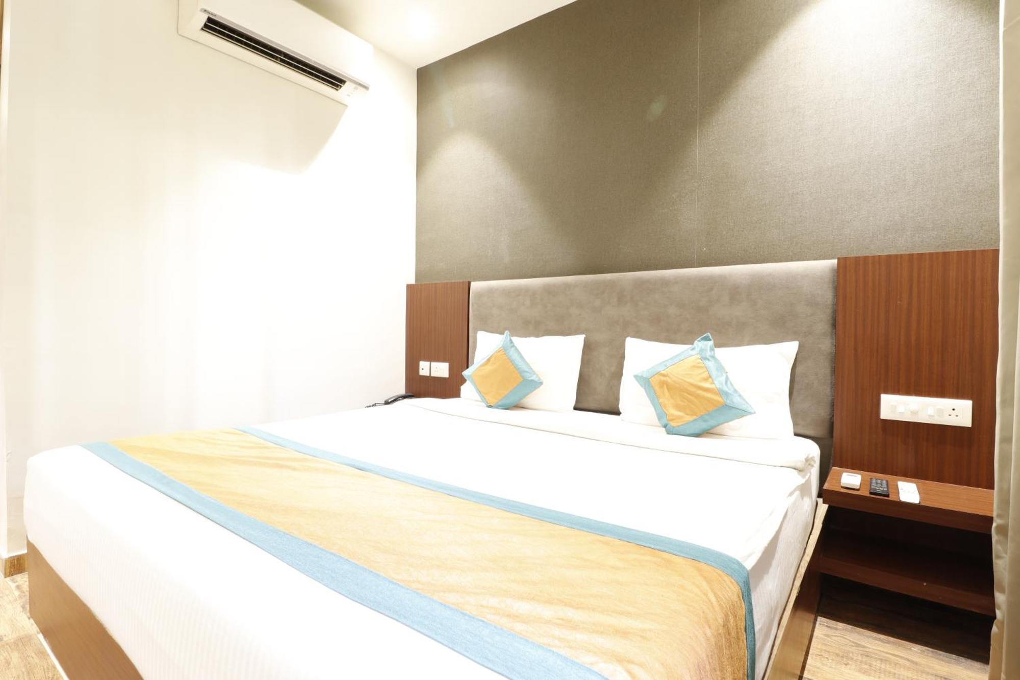 Hotel Yatri Nagpur Exteriör bild