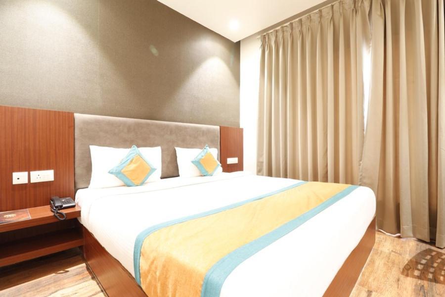 Hotel Yatri Nagpur Exteriör bild