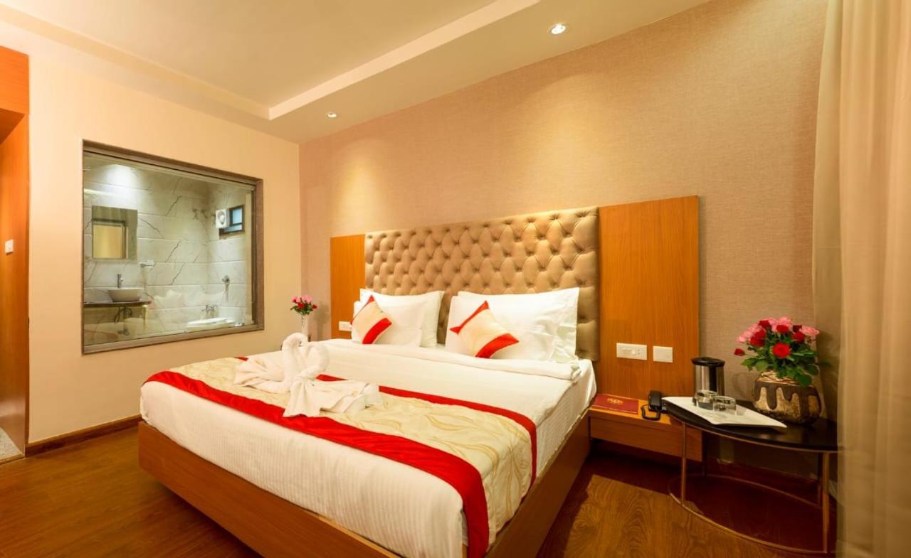 Hotel Yatri Nagpur Exteriör bild